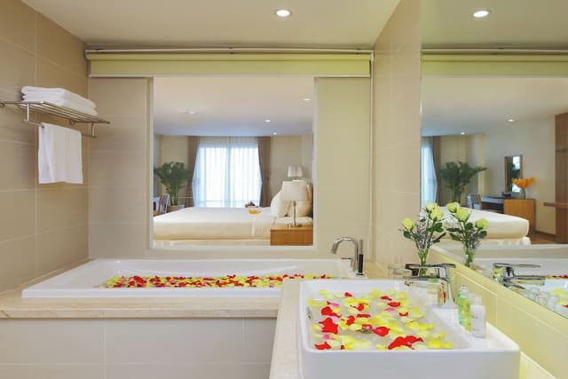 Rosaka Suite