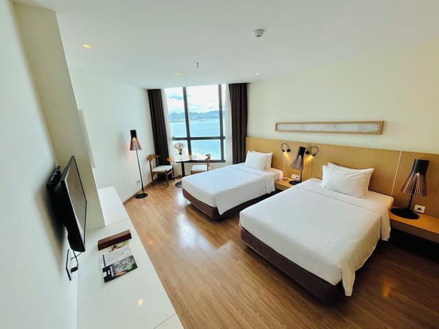 Deluxe Studio, 1 Bedroom, Partial Ocean View