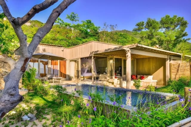 Beachfront Pool Villa