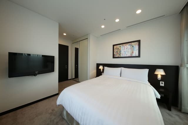Luxury Penthouse (23F, city view) 3bedrooms, 2bathrooms. Additional person fee (over 6y) charge C/I