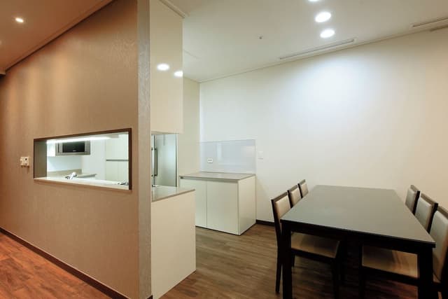 3-Bedroom Deluxe Apartment with Kitchen:Extra person (over 6-year-old) will be charged upon check-in
