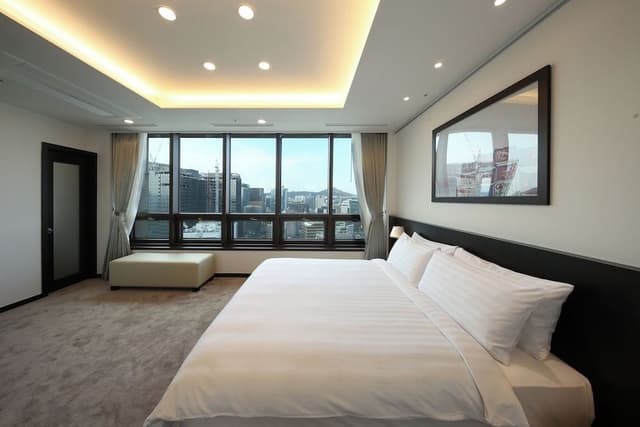 Luxury Penthouse (23F, city view) 3bedrooms, 2bathrooms. Additional person fee (over 6y) charge C/I