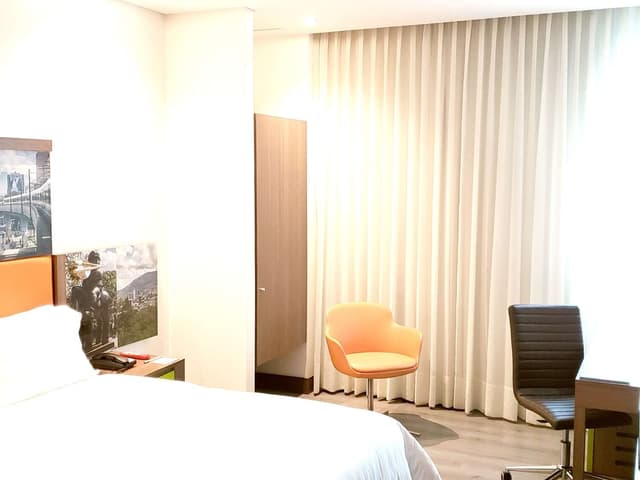 1 QN MOBILITY ACCESS ROLL IN SHOWER NOSMOK