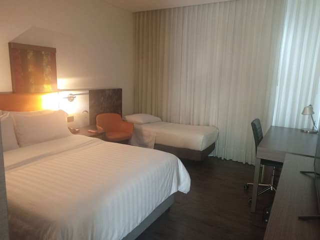 1 QUEEN ROOM W/ SINGLE BED NON SMOKING