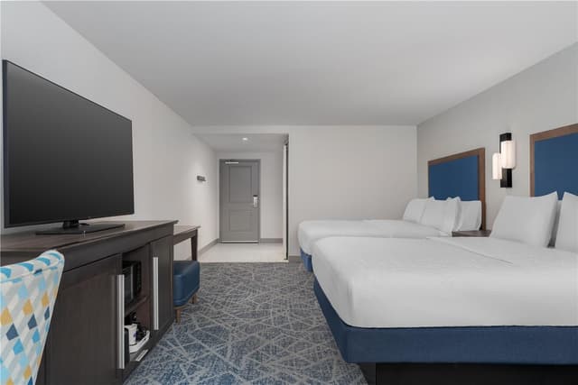 TWO QUEEN BEDS ROOM NON SMOKING