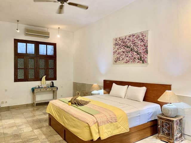 Room, Garden View
