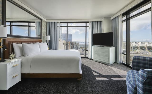 Deluxe One Bedroom Suite