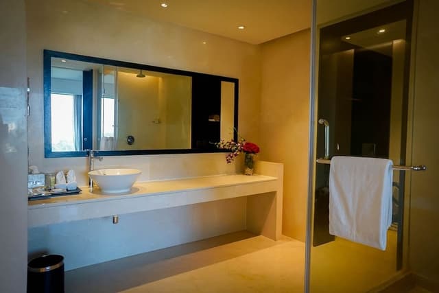 Suite, 1 King Bed, Smoking (Additional Living Area)
