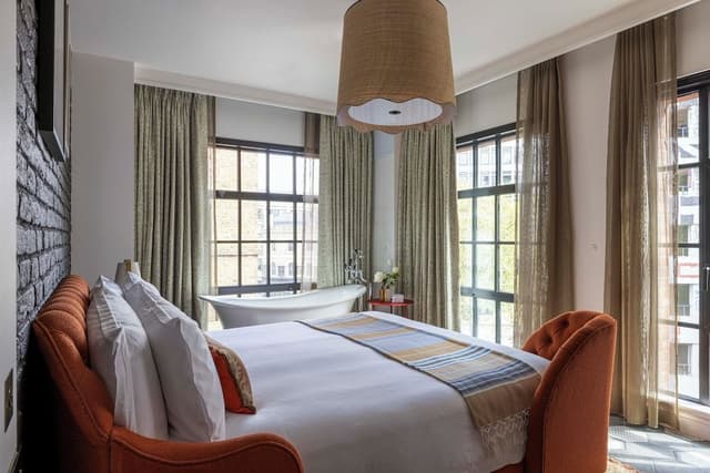 Deluxe Chamber One Bedroom Suite