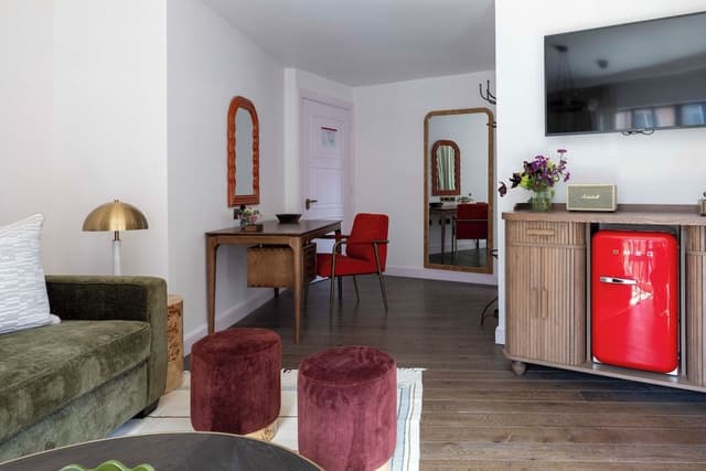 Deluxe Chamber One Bedroom Suite