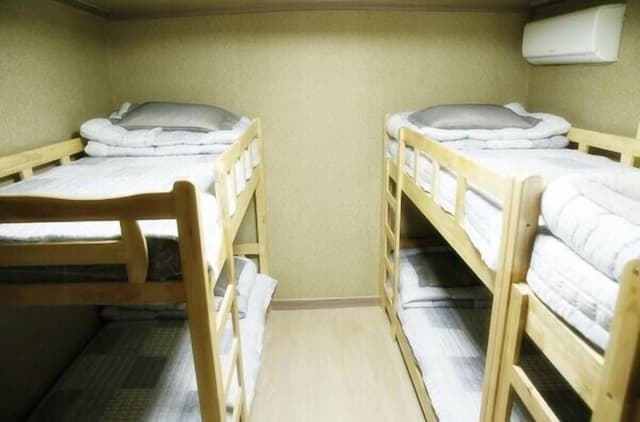 Shared Dormitory, Women only (3 bunk beds)