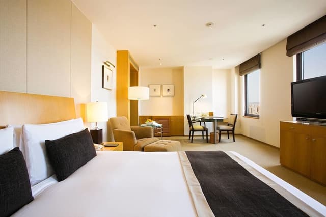 Corner King Room