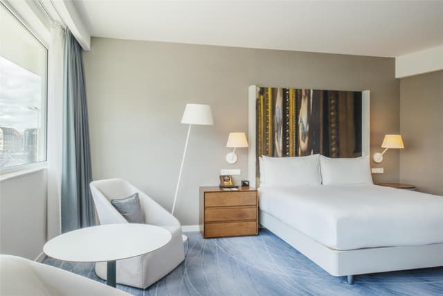 KING DELUXE ROOM