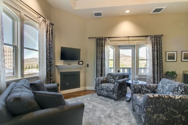 Suite, 1 King Bed (Hargadine)
