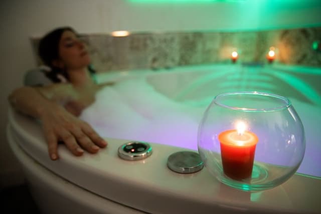 Deluxe Room, Jetted Tub