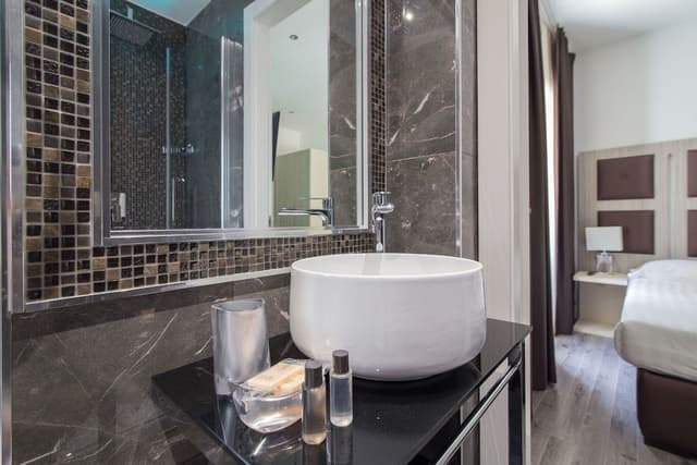 Deluxe Room, Jetted Tub