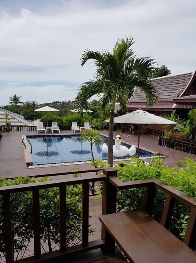 Villa Pool Access