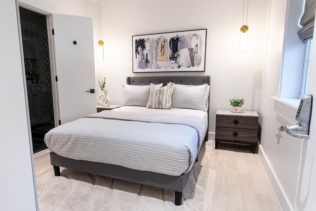 Luxury Townhome, 2 Bedrooms, Canal View