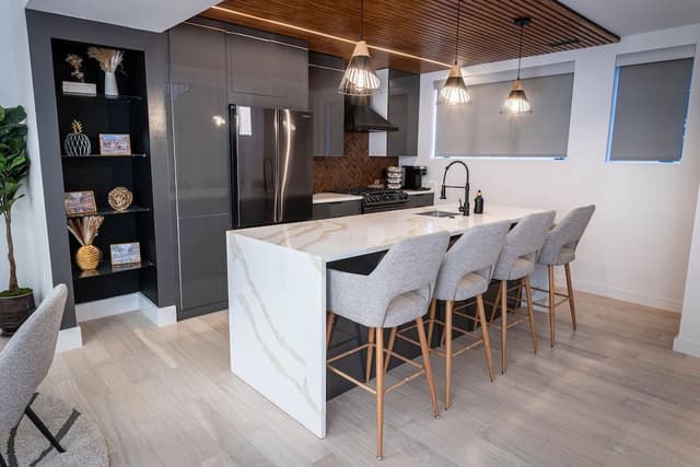Luxury Townhome, 2 Bedrooms, Canal View