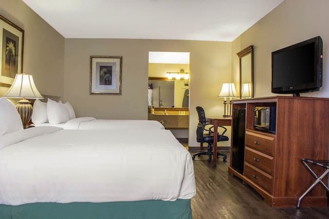 Standard Room, 2 Queen Beds, Non Smoking