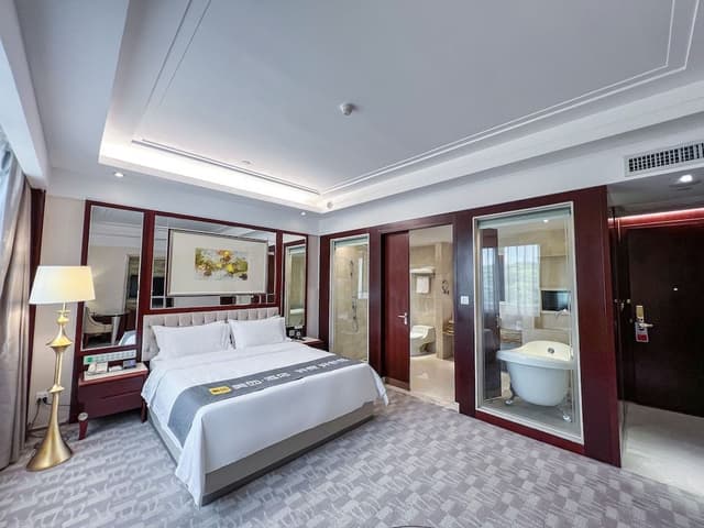 Deluxe 1 King Bed Non- Smoking Room