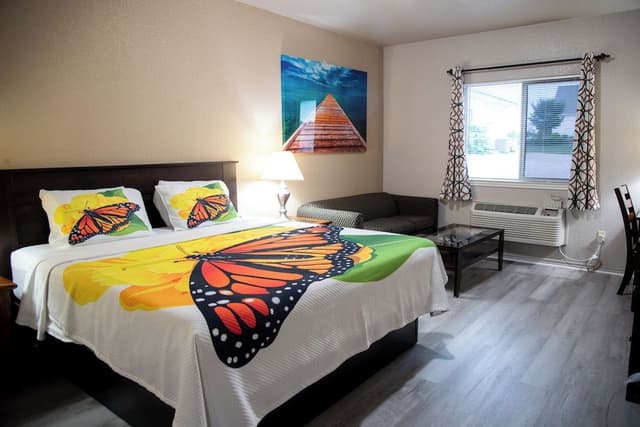 Deluxe Suite, 1 King Bed (Parlor Room)