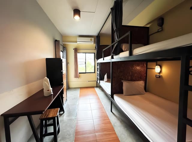 4 Bed Private Room