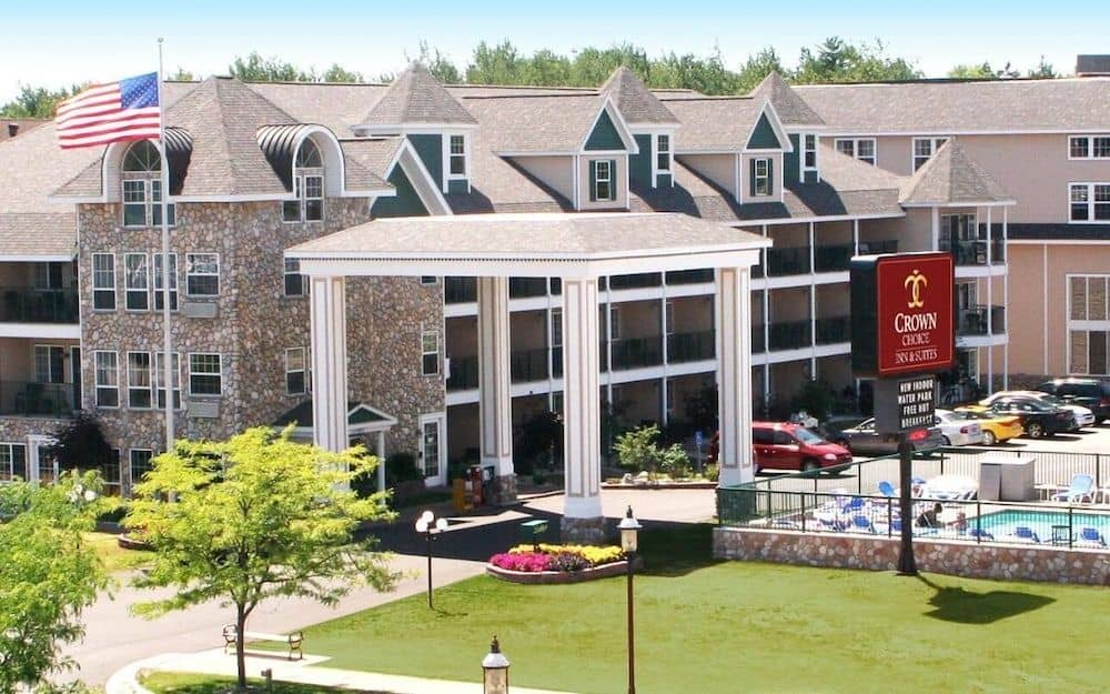 Crown Choice Inn and Suites Lakeview and Waterpark Crown Choice Inn and Suites Lakeview and Waterpark