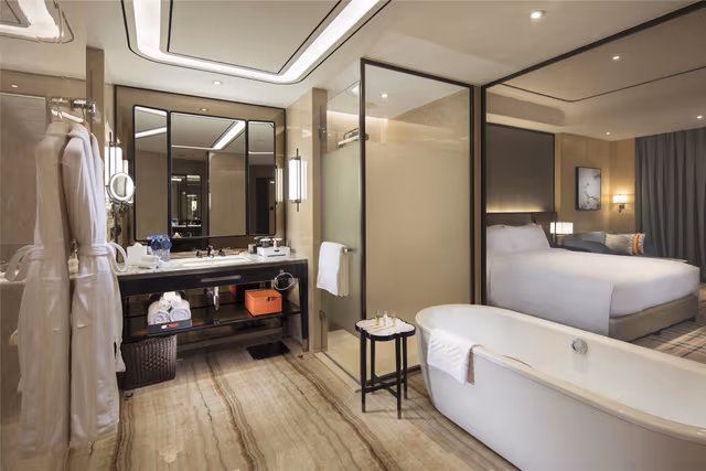 KING GUEST ROOM