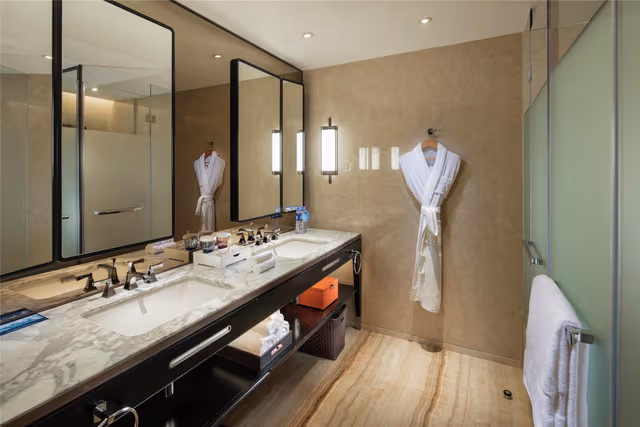 KING DELUXE ROOM RIVER VIEW