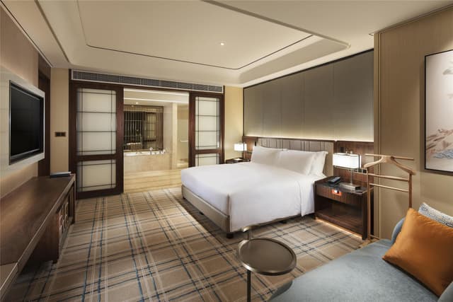 KING ONE BEDROOM SUITE