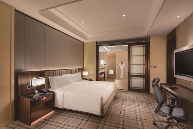 KING ONE BEDROOM DELUXE SUITE