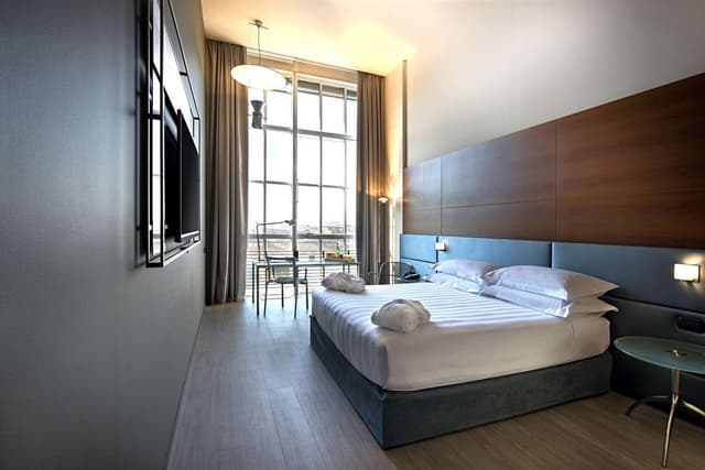 KING DELUXE ROOM