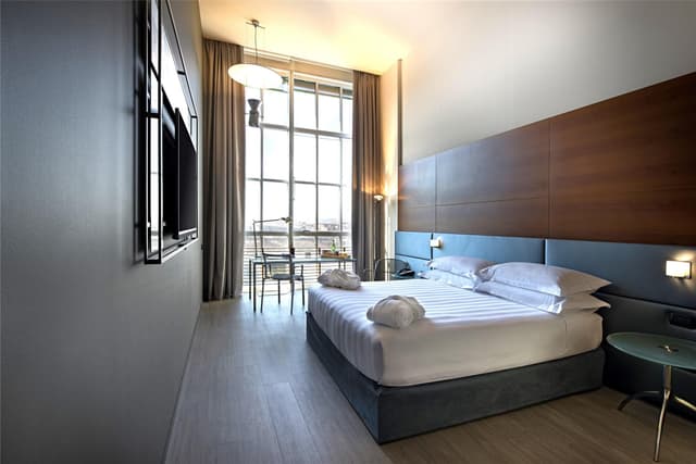 KING DELUXE ROOM