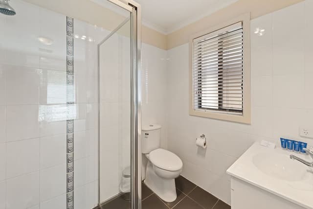 Deluxe 3 Bedroom House - Sleeps 6
