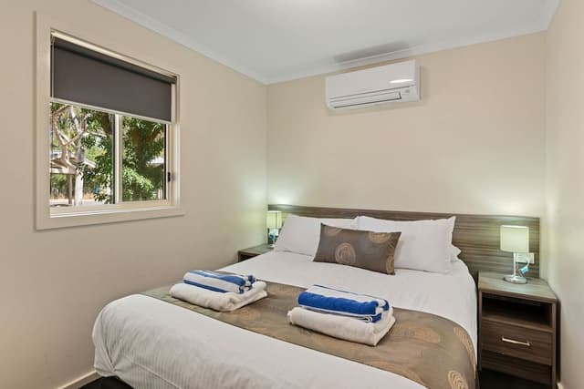 Deluxe 2 Bedroom Cabin - Sleeps 5
