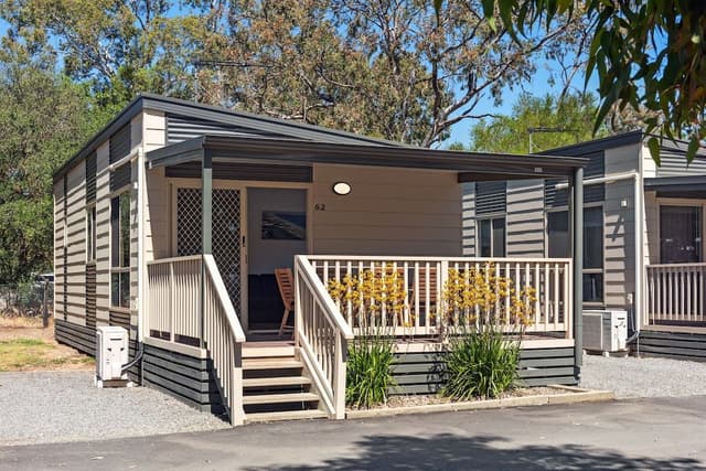 Superior 2 Bedroom Cabin - Sleeps 5
