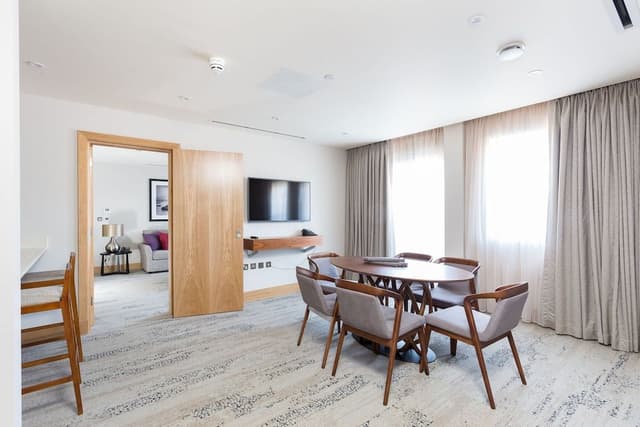 Deluxe Apartment, 4 Bedrooms, Accessible