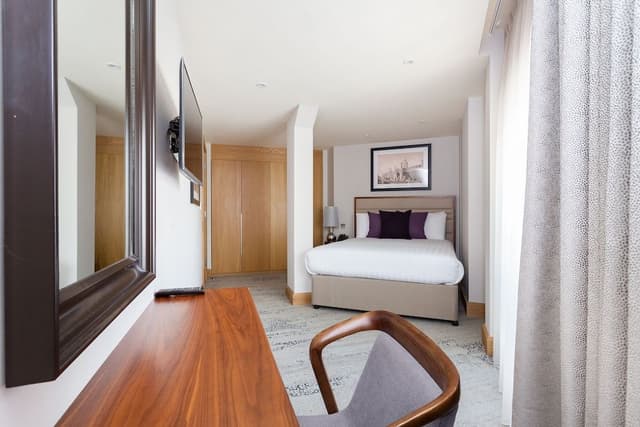 Luxury Apartment, 4 Bedrooms, Accessible