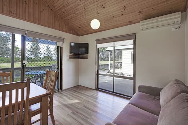 Superior 2 Bedroom Cabin - Sleeps 4