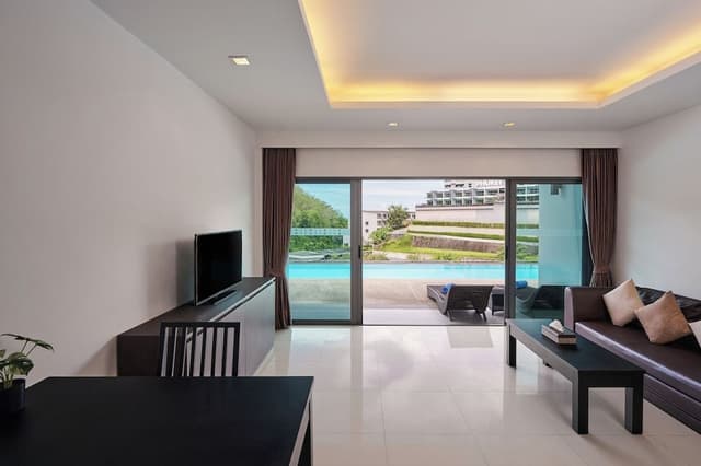 One Bedroom Suite Pool Access