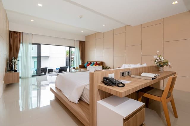 Premier Suite Pool Access