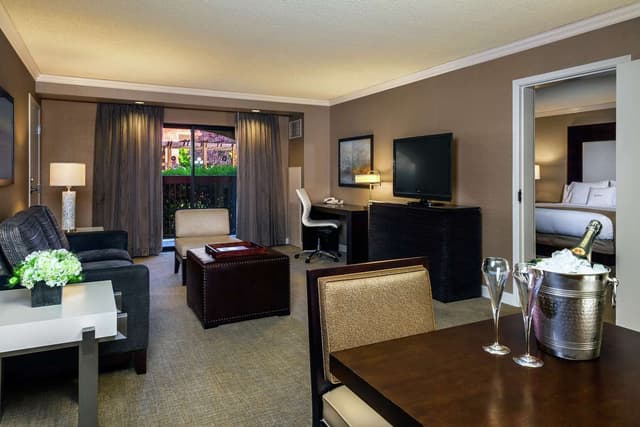1 KING 2 ROOM SUITE W/ WHIRLPOOL AND SOFABED