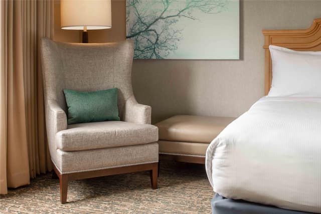 2 QUEEN BEDS MOBILITY ACCESSSIBLE W/ BATHTUB