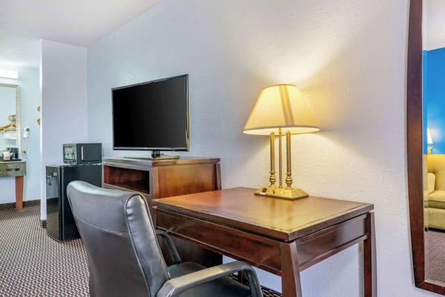 Suite, 1 King Bed, Non Smoking