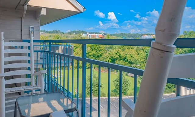 Superior Studio Suite, Jetted Tub, Mountain View (No Pets)