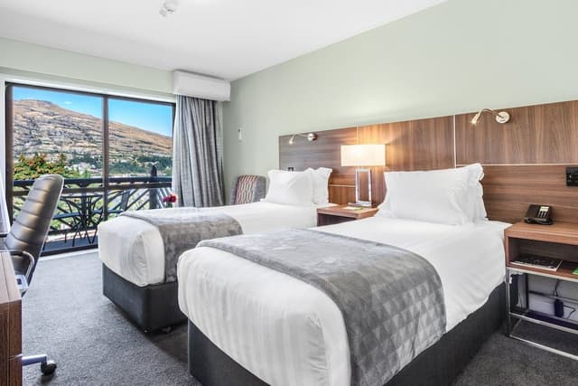 Standard Room, Multiple Beds, Lake View