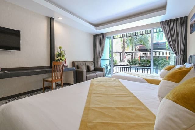 Pool Access Triple Room