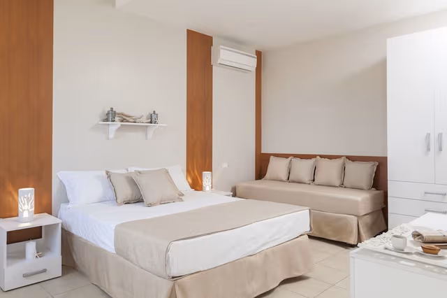Family Room, 2 Bedrooms, Pool View