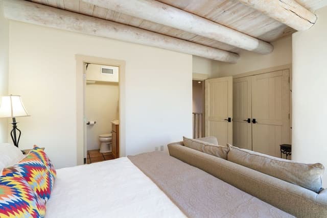 Condo (2 Bedrooms)